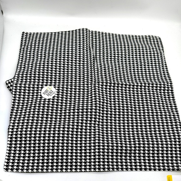 Houndstooth’s Pattern, Bright & Bold Designs, Envelope Style Throw Pillows Cover - Picture 1 of 4